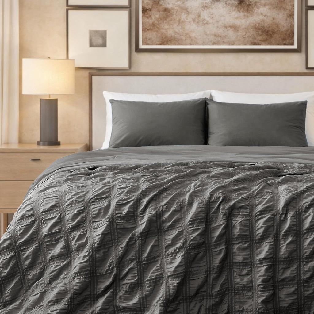 Cozy Bliss Cooling Comforter Seersucker Plaid, Q-Max 0.45 Lightweight Cooling Blanket, Breathable Silk Smooth Summer Bedding Quilt for Hot Sleepers Night Sweats