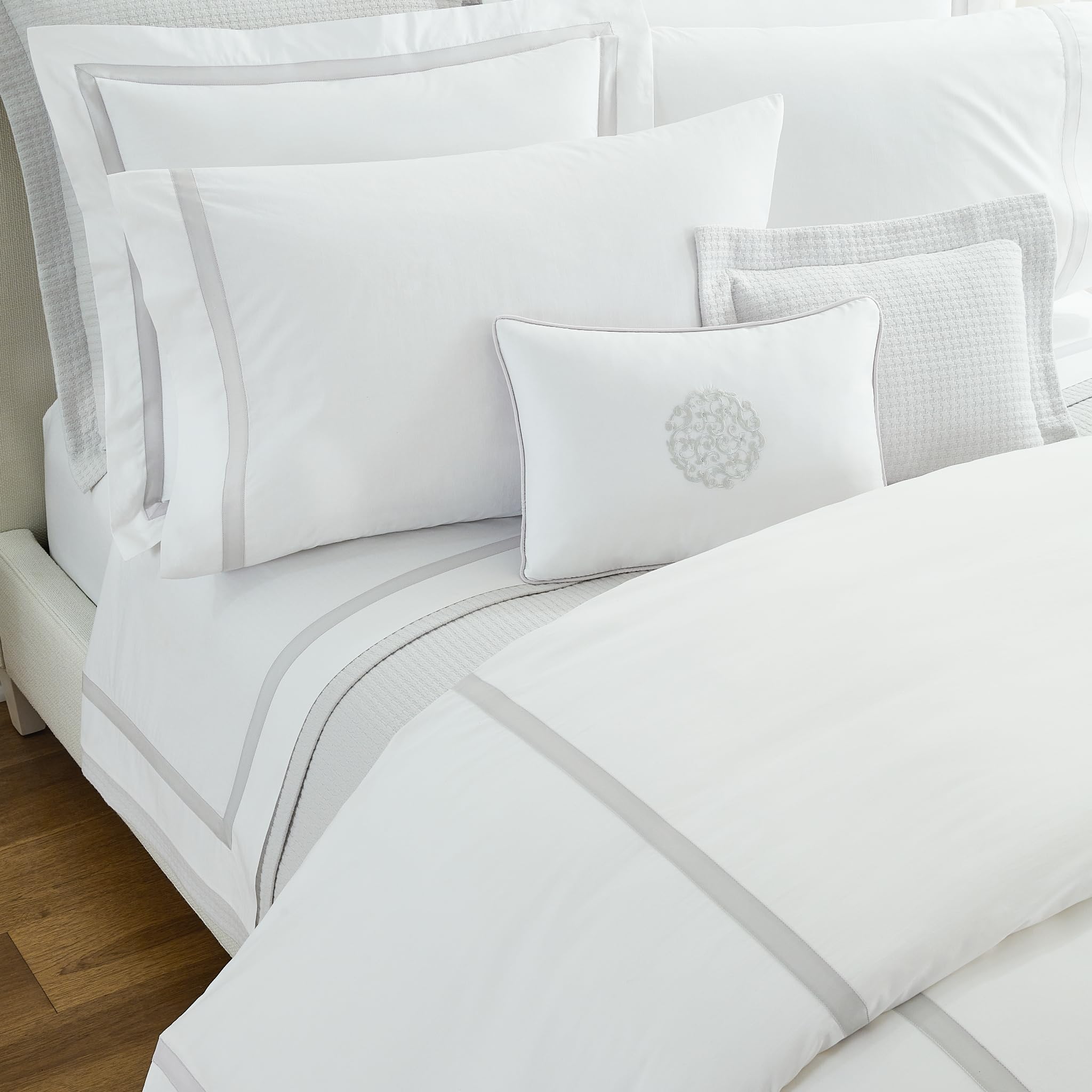 Sferra Estate Collection - 100% Long-Staple 200 Thread Count Cotton Percale with Sateen Appliqué - Cooling, Soft, and Breathable Bed Linens, 4pc Bedding Set