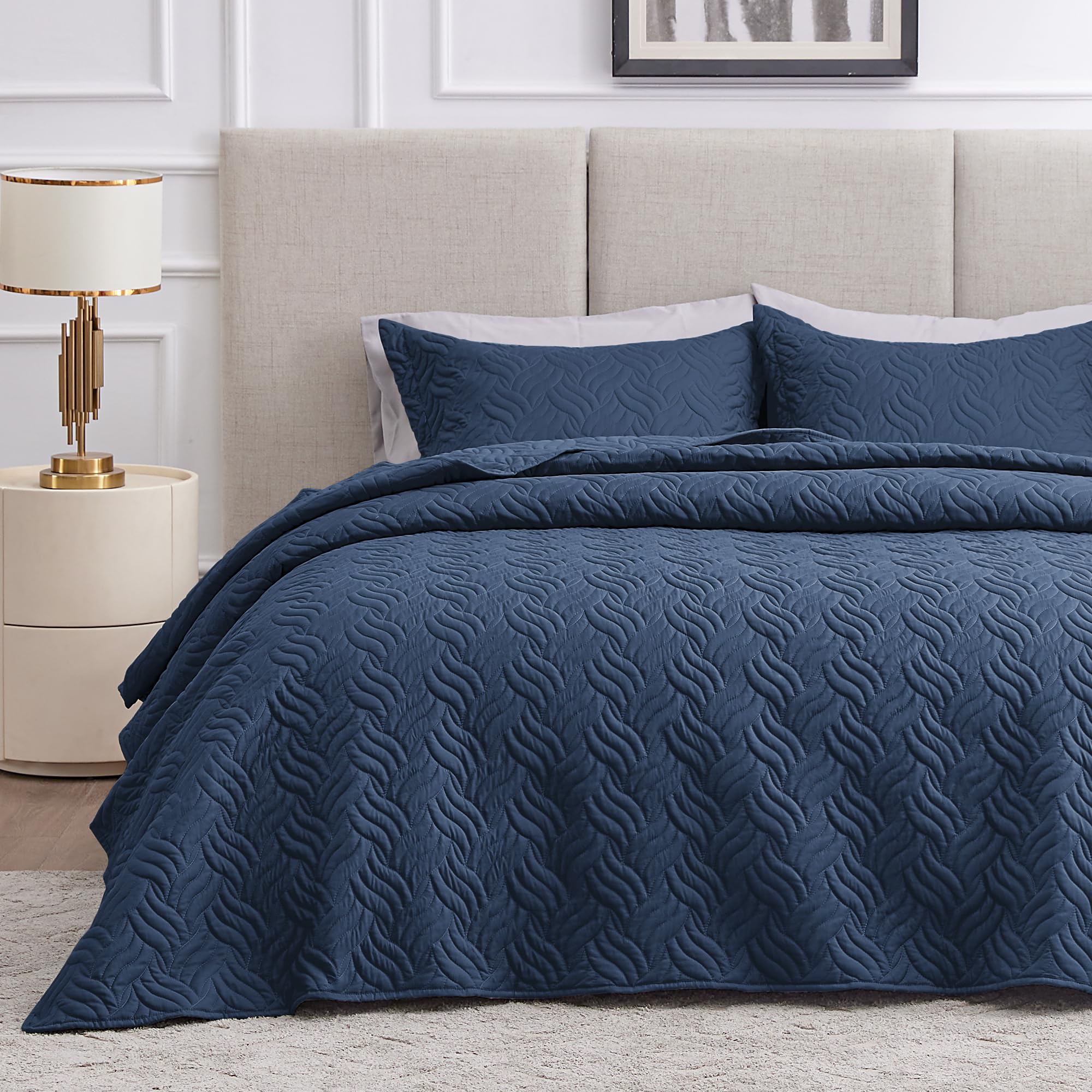Classic Quilt Bedding Set for Everyday Bedroom Comfort