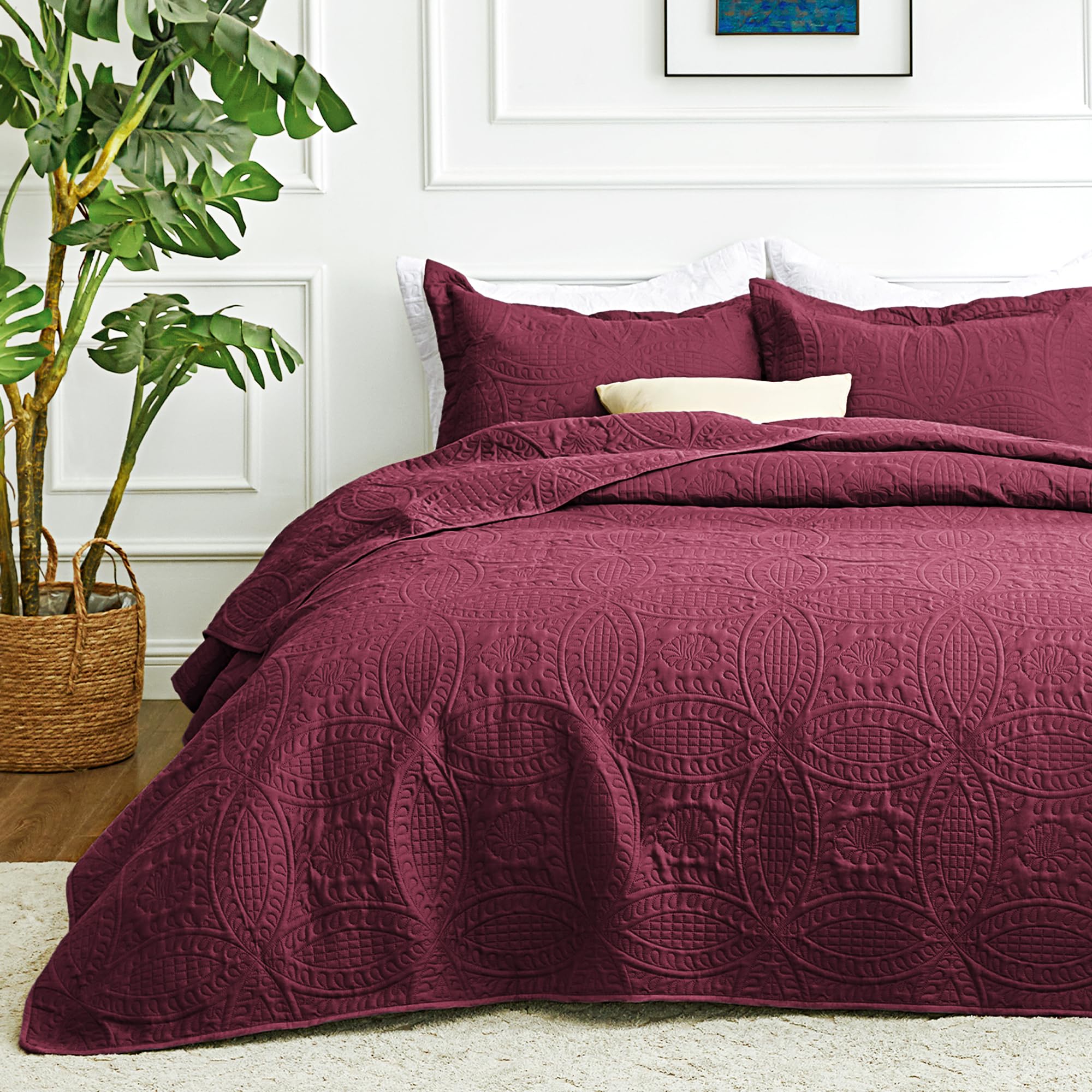 Classic Quilt Bedding Set for Everyday Bedroom Comfort