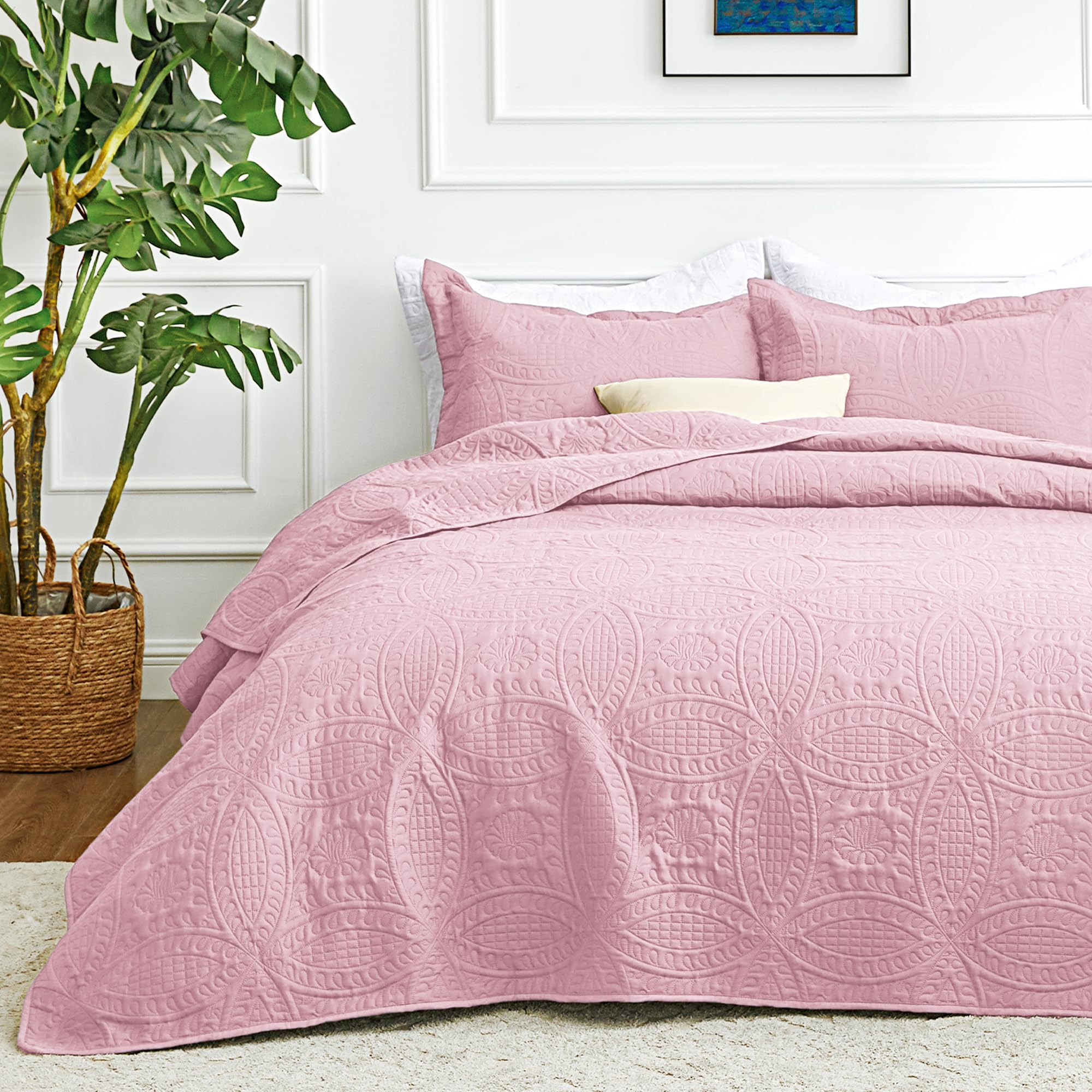 Classic Quilt Bedding Set for Everyday Bedroom Comfort