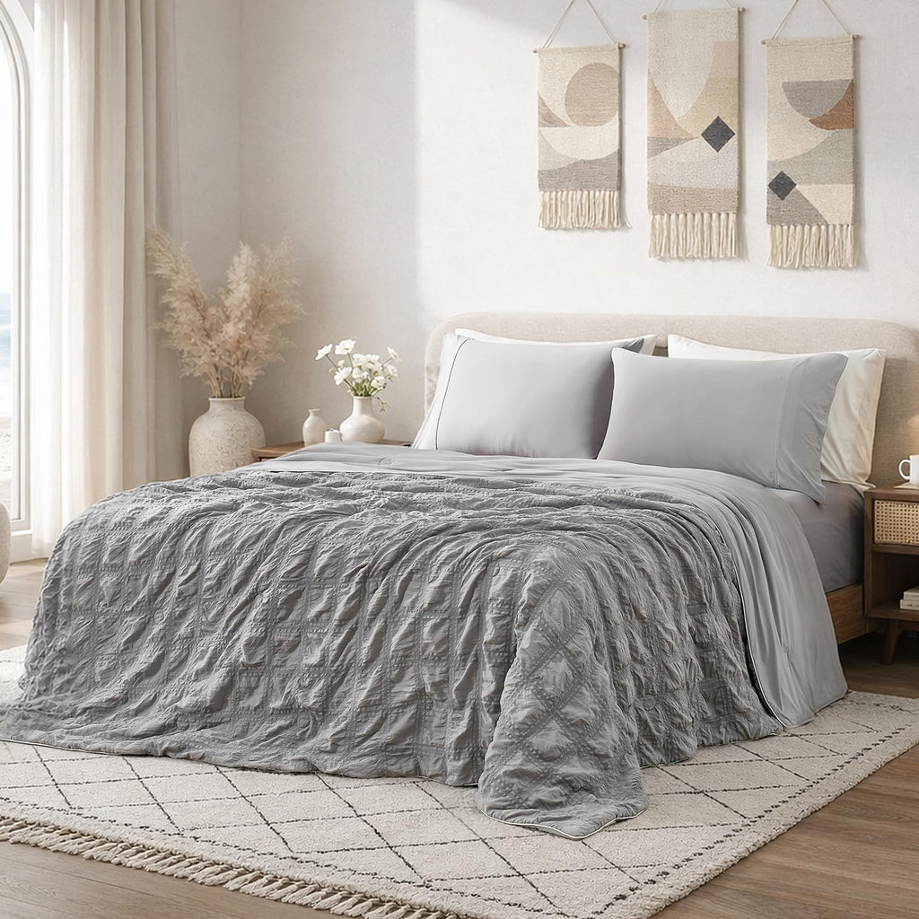 Cozy Bliss Cooling Comforter Seersucker Plaid, Q-Max 0.45 Lightweight Cooling Blanket, Breathable Silk Smooth Summer Bedding Quilt for Hot Sleepers Night Sweats