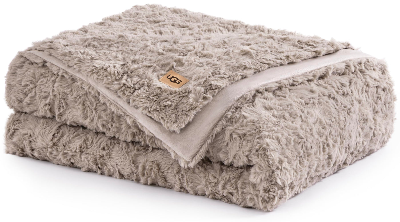 Plush Faux Fur Bed Blanket for Cozy Layered Bedding