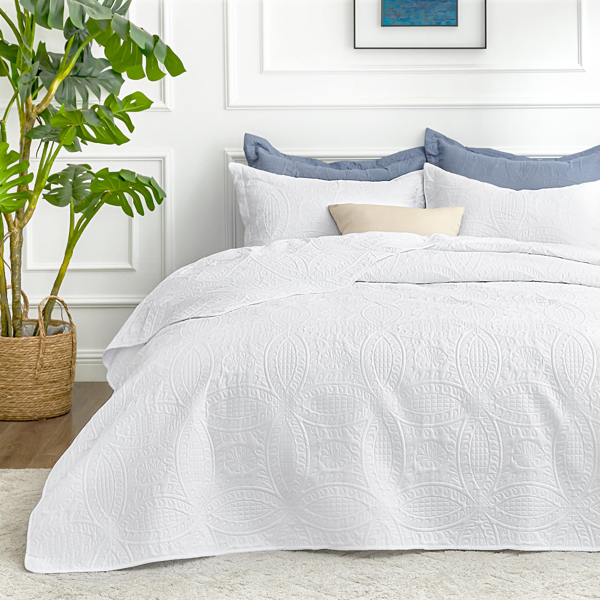 Classic Quilt Bedding Set for Everyday Bedroom Comfort