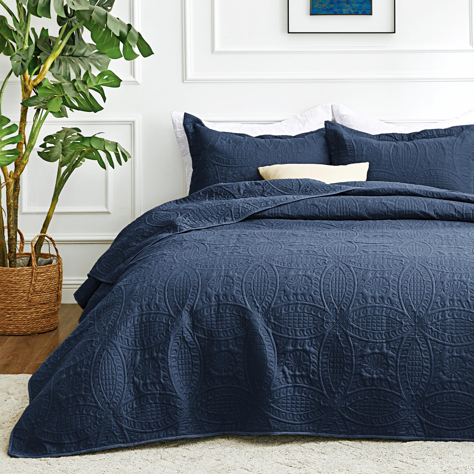 Classic Quilt Bedding Set for Everyday Bedroom Comfort