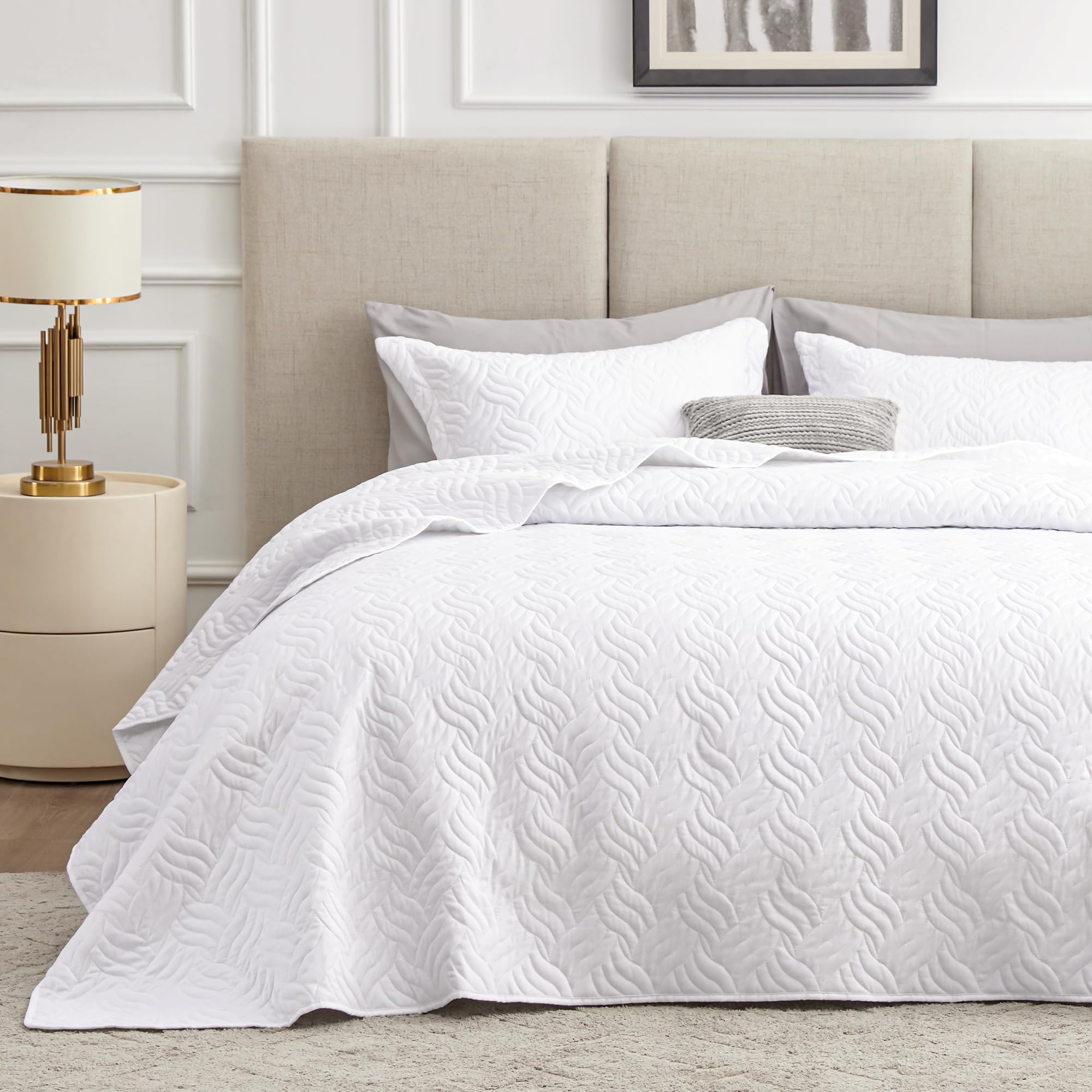 Classic Quilt Bedding Set for Everyday Bedroom Comfort