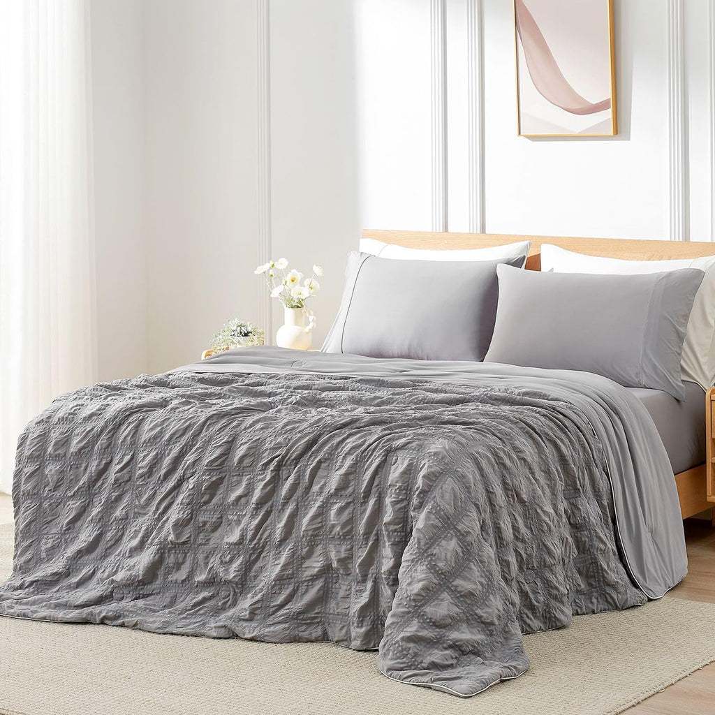 Cozy Bliss Cooling Comforter Seersucker Plaid, Q-Max 0.45 Lightweight Cooling Blanket, Breathable Silk Smooth Summer Bedding Quilt for Hot Sleepers Night Sweats