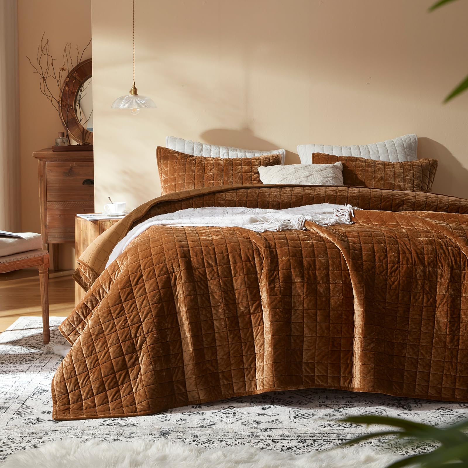 Luxury Velvet Quilt Set for Elegant Bedroom Décor