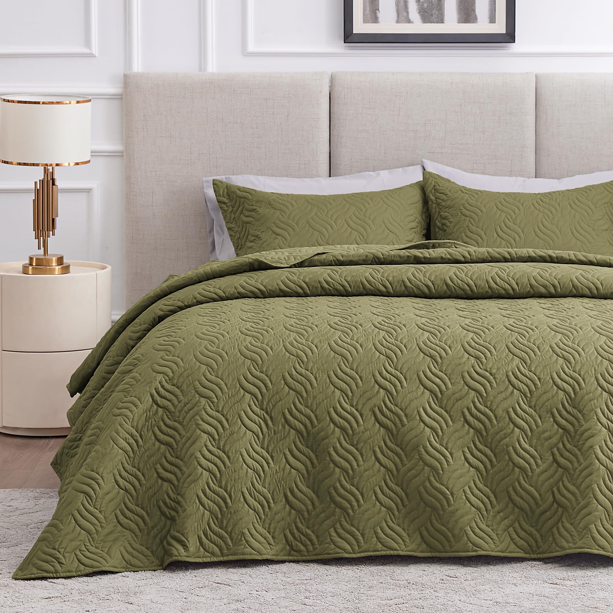Classic Quilt Bedding Set for Everyday Bedroom Comfort