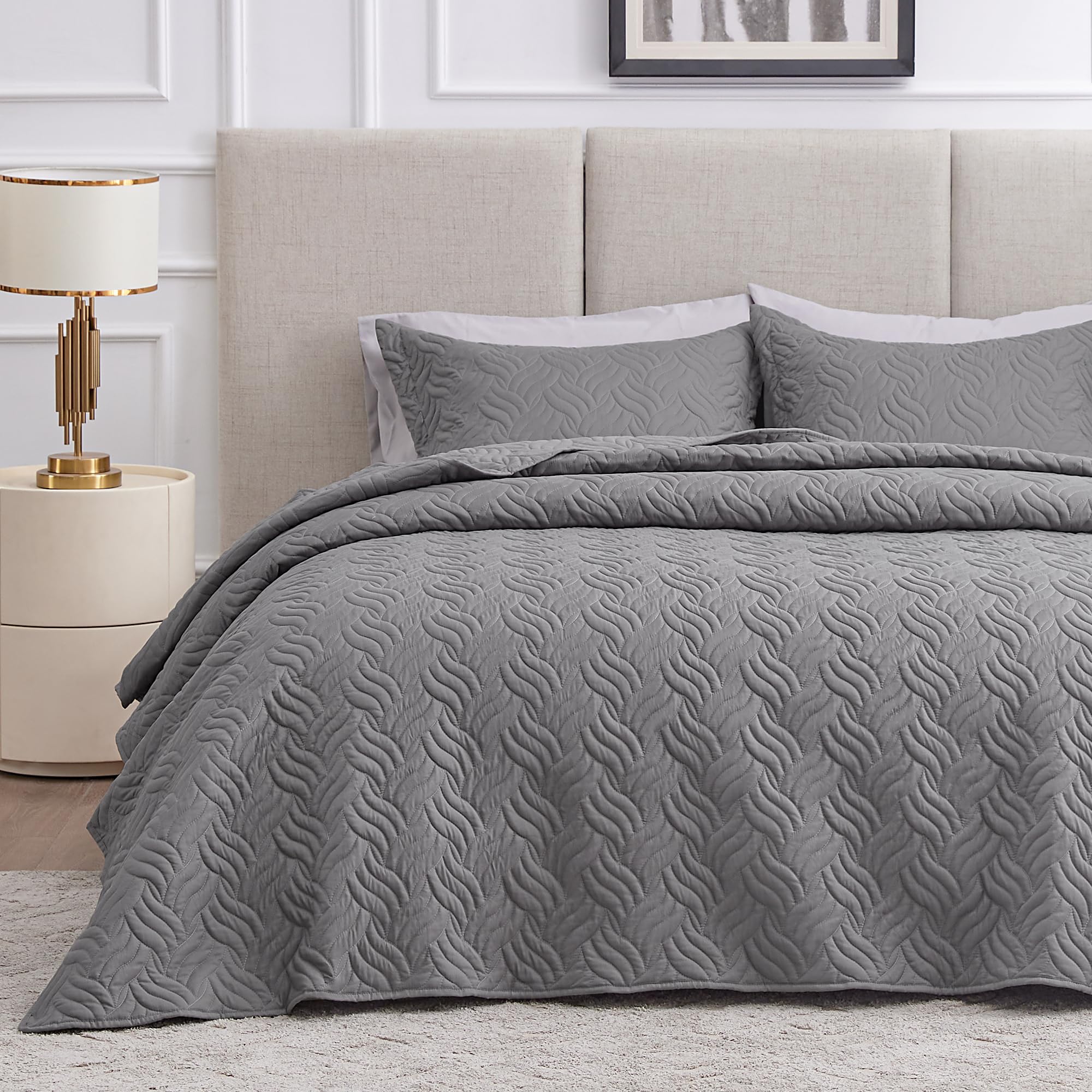 Classic Quilt Bedding Set for Everyday Bedroom Comfort