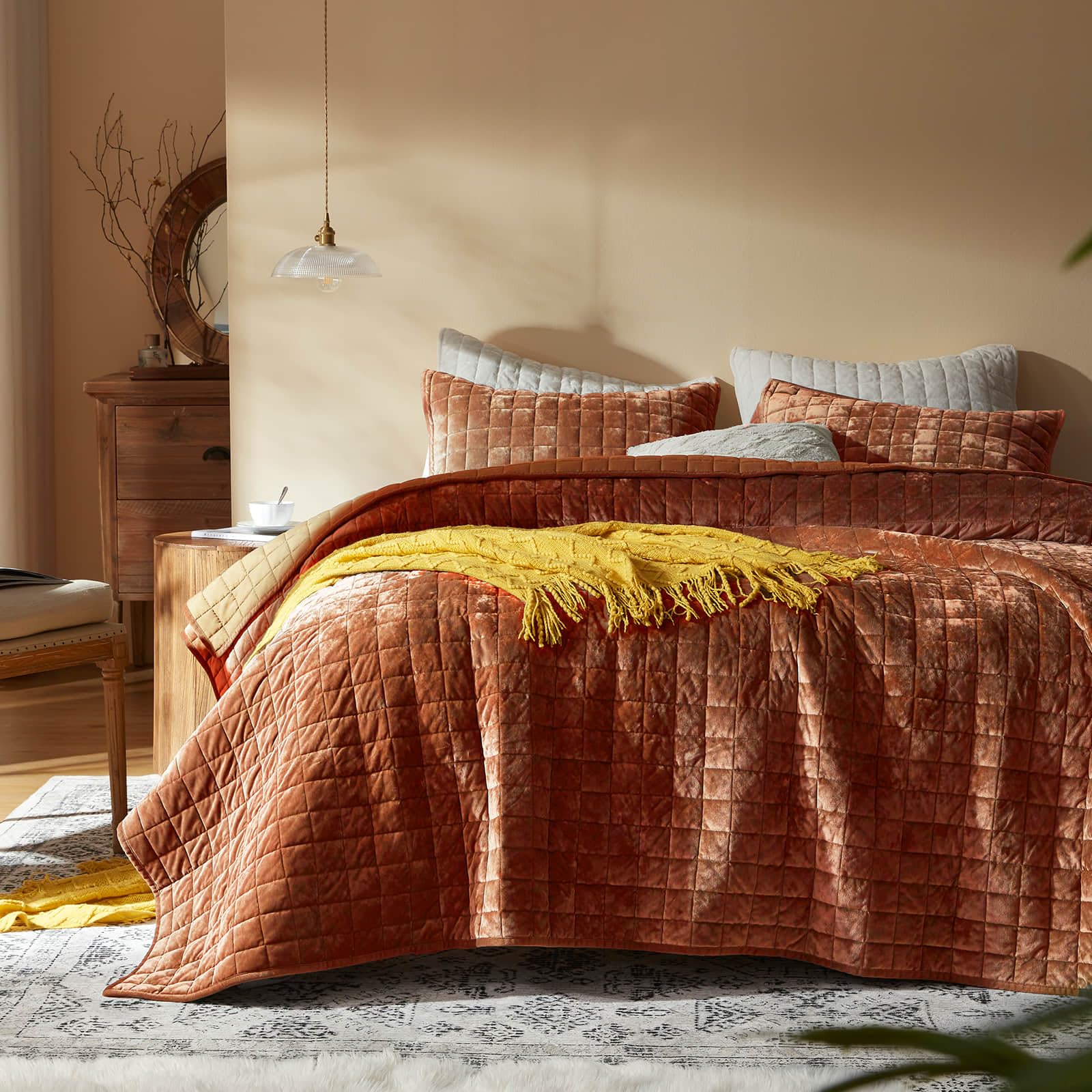 Luxury Velvet Quilt Set for Elegant Bedroom Décor