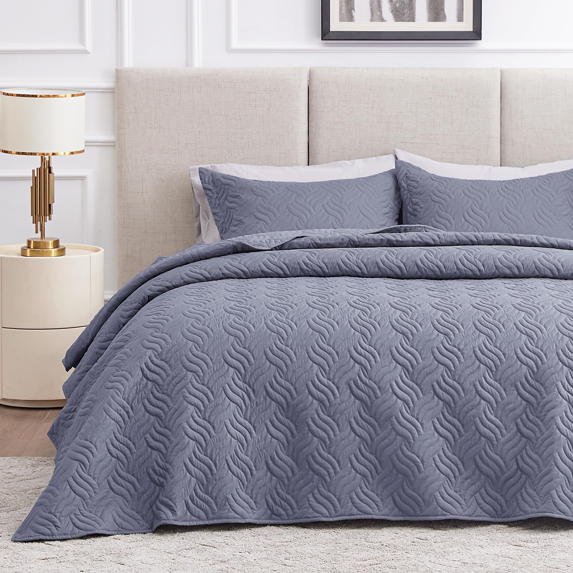 Classic Quilt Bedding Set for Everyday Bedroom Comfort