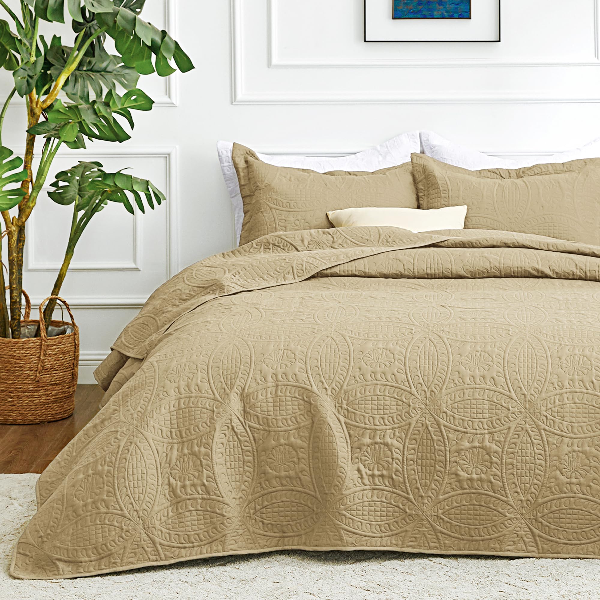 Classic Quilt Bedding Set for Everyday Bedroom Comfort