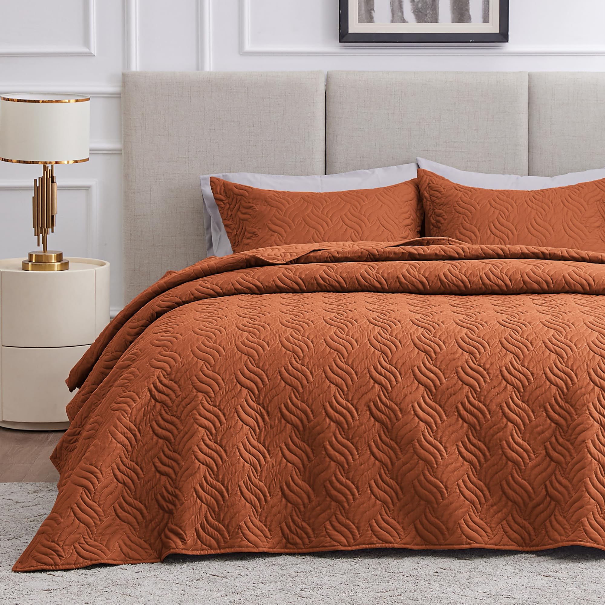 Classic Quilt Bedding Set for Everyday Bedroom Comfort