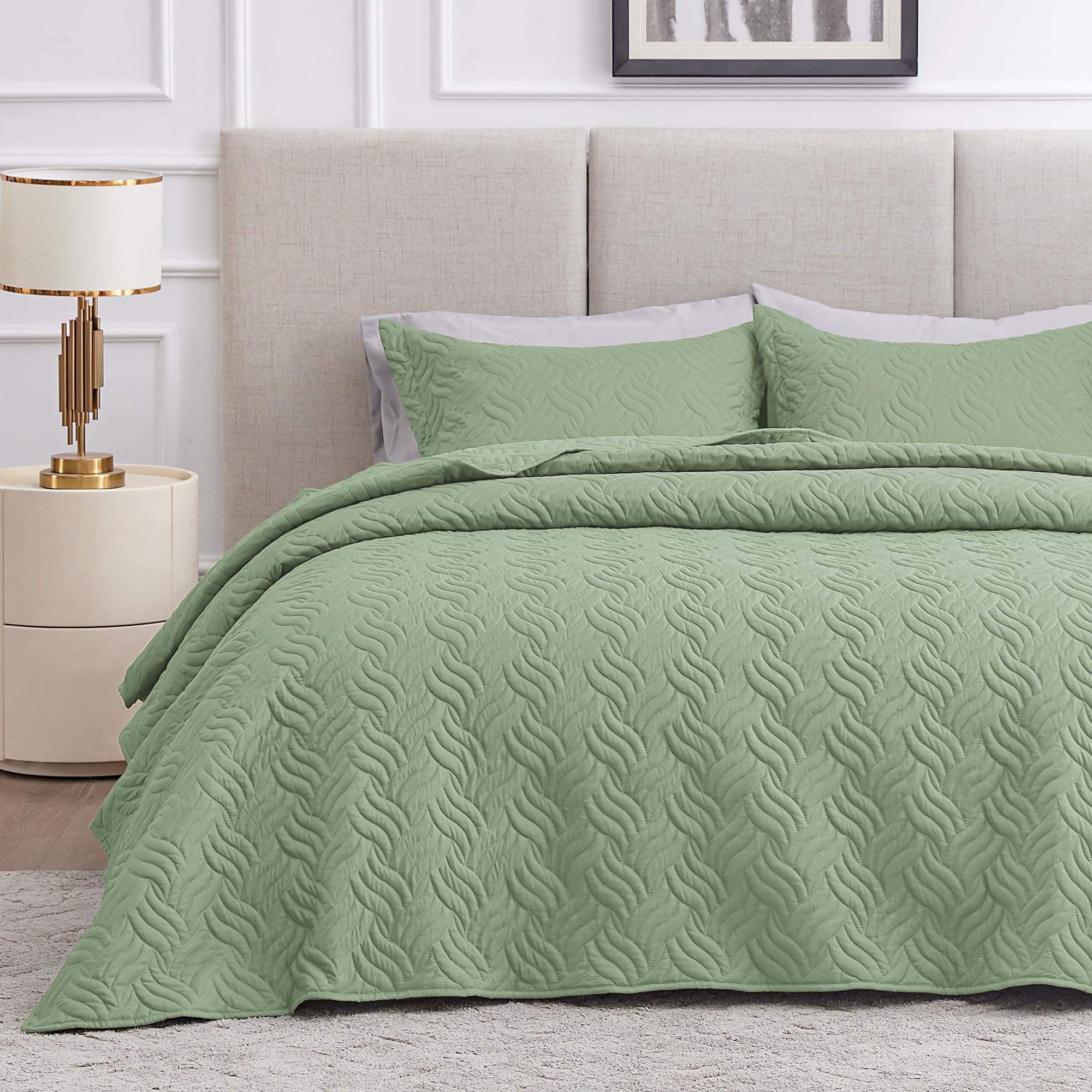 Classic Quilt Bedding Set for Everyday Bedroom Comfort