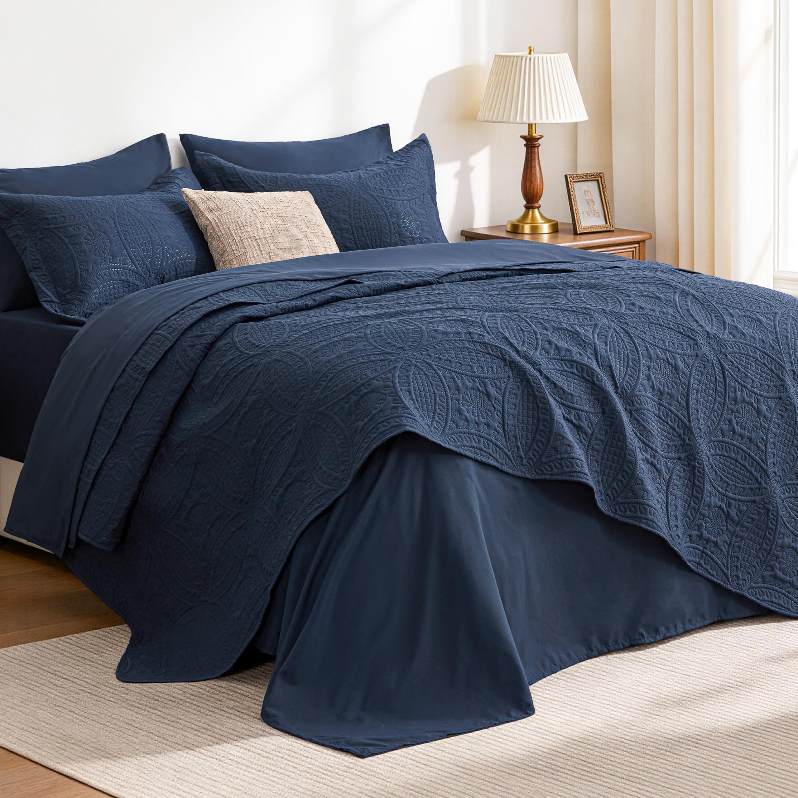 Classic Quilt Bedding Set for Everyday Bedroom Comfort