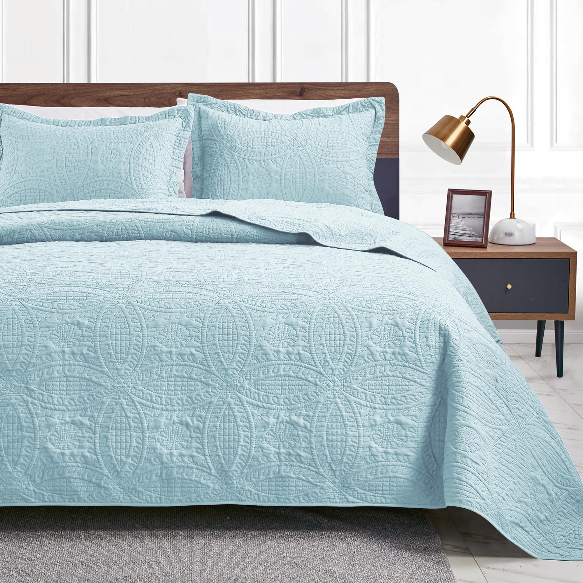 Classic Quilt Bedding Set for Everyday Bedroom Comfort