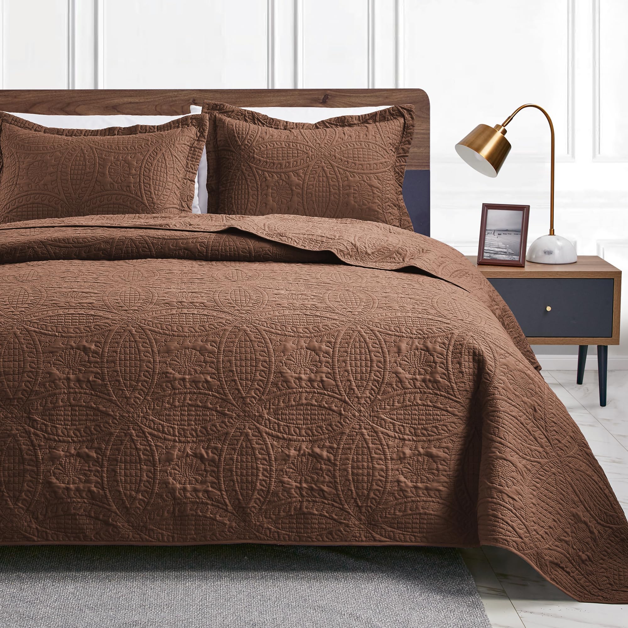 Classic Quilt Bedding Set for Everyday Bedroom Comfort