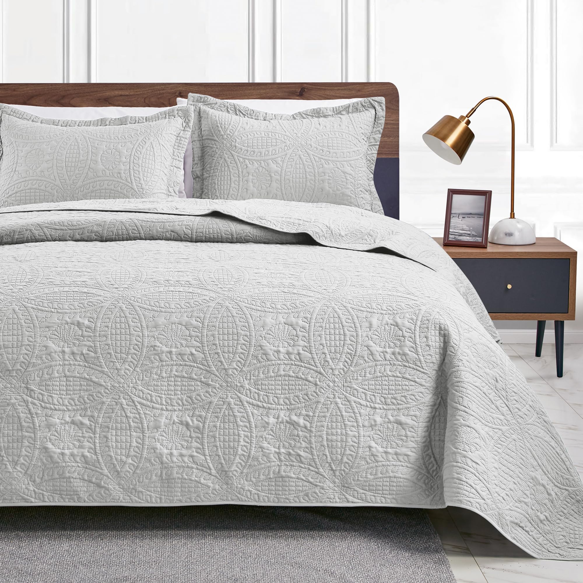 Classic Quilt Bedding Set for Everyday Bedroom Comfort