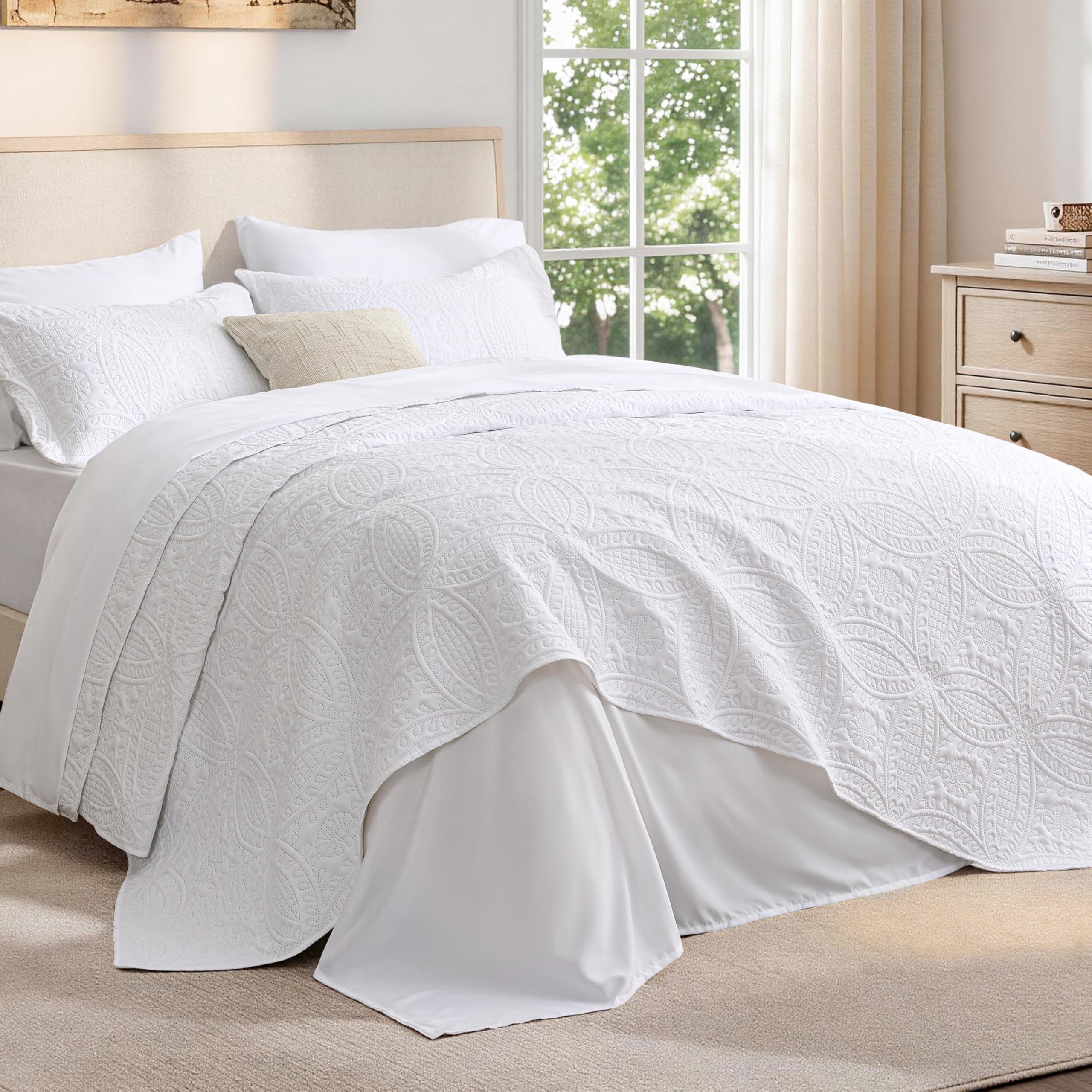 Classic Quilt Bedding Set for Everyday Bedroom Comfort