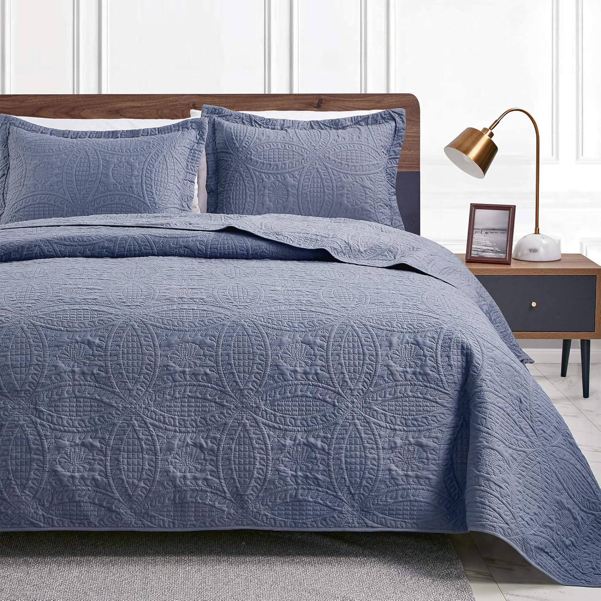 Classic Quilt Bedding Set for Everyday Bedroom Comfort