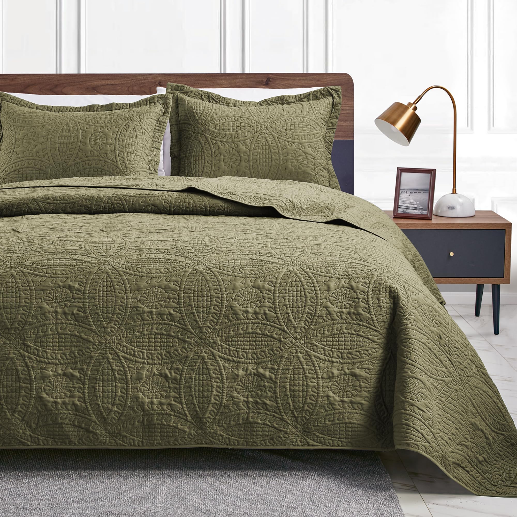 Classic Quilt Bedding Set for Everyday Bedroom Comfort